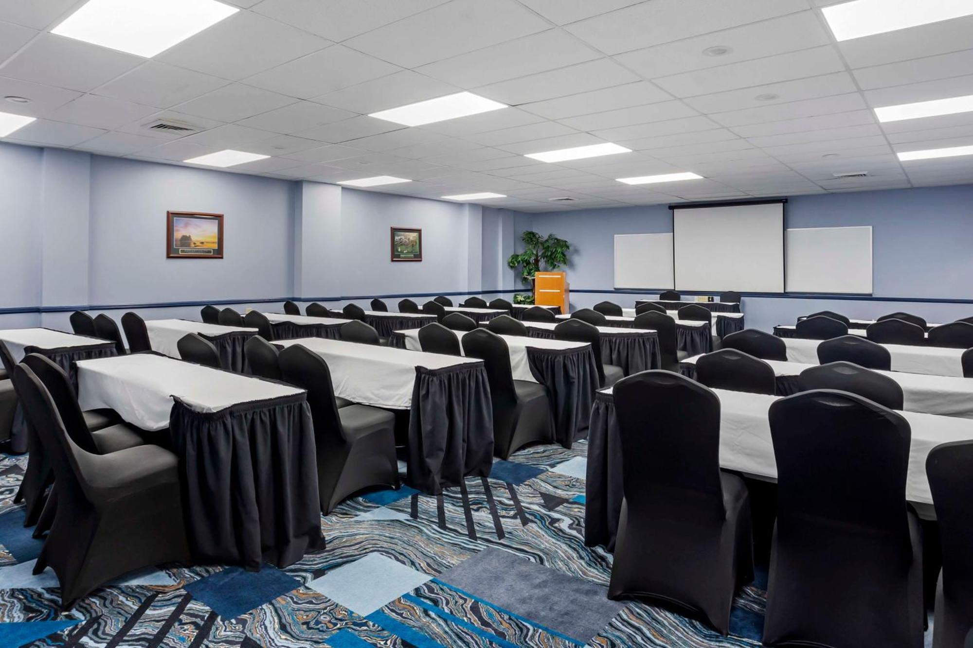 Best Western Rutgers University Hotel East Brunswick Ngoại thất bức ảnh