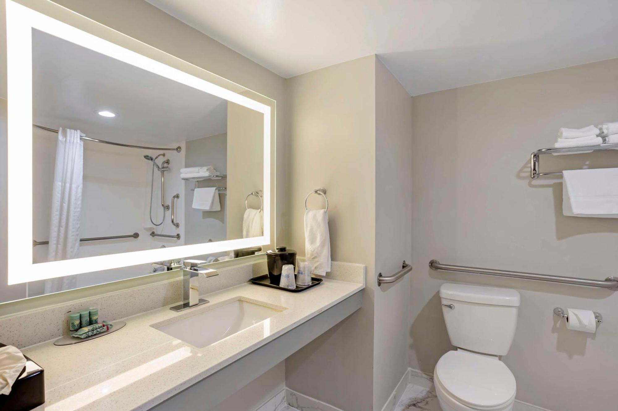 Best Western Rutgers University Hotel East Brunswick Ngoại thất bức ảnh