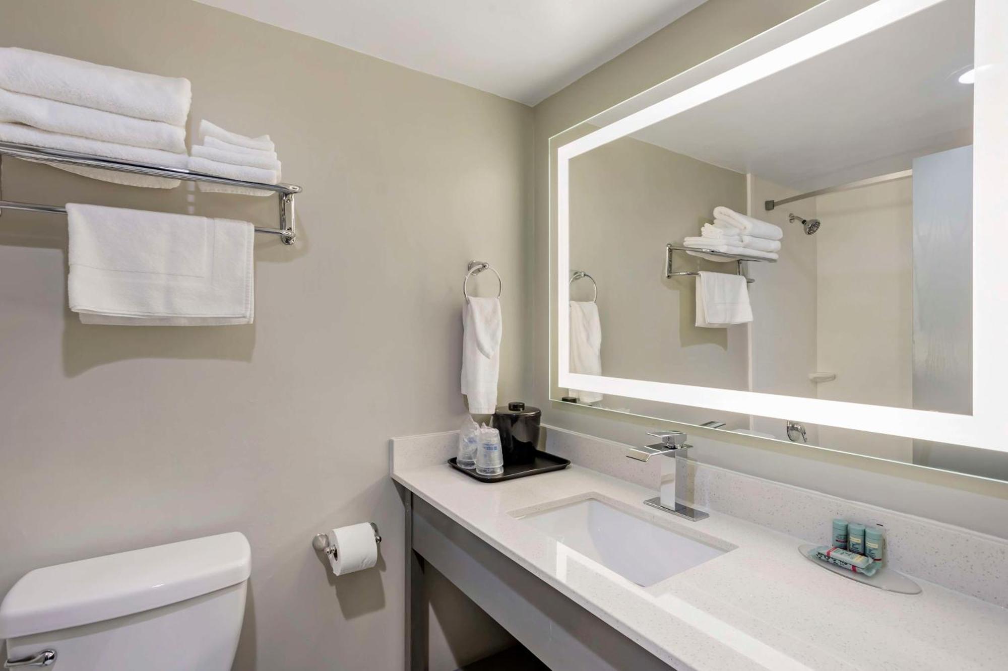 Best Western Rutgers University Hotel East Brunswick Ngoại thất bức ảnh