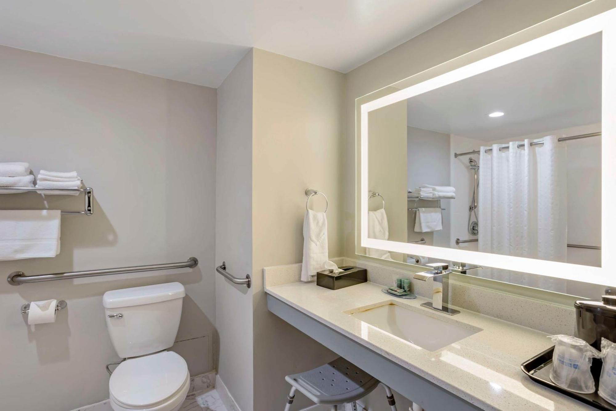 Best Western Rutgers University Hotel East Brunswick Ngoại thất bức ảnh
