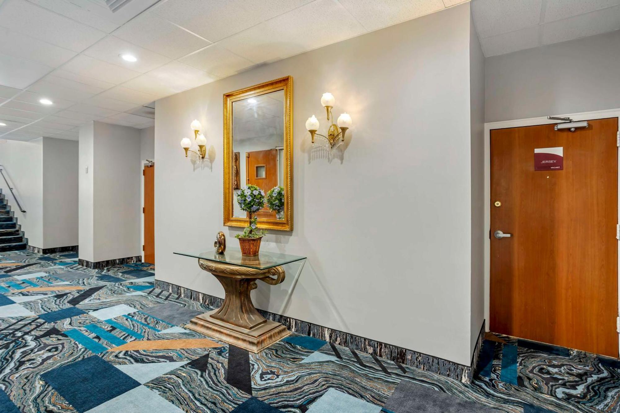 Best Western Rutgers University Hotel East Brunswick Ngoại thất bức ảnh